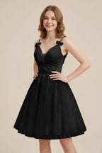 White Sweetheart V-Neck Floral Lace Appliques Tulle Homecoming Dresses