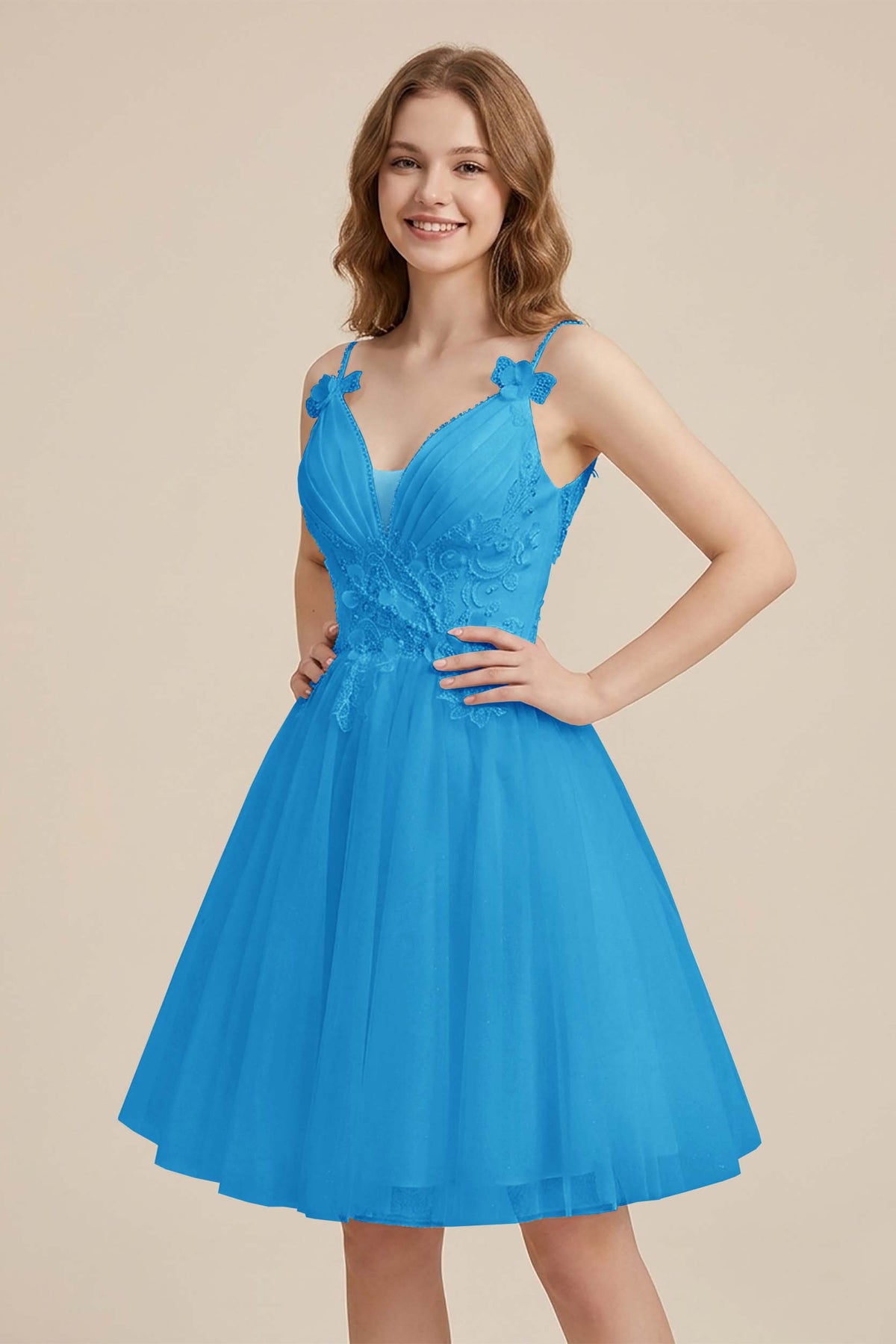 White Sweetheart V-Neck Floral Lace Appliques Tulle Homecoming Dresses