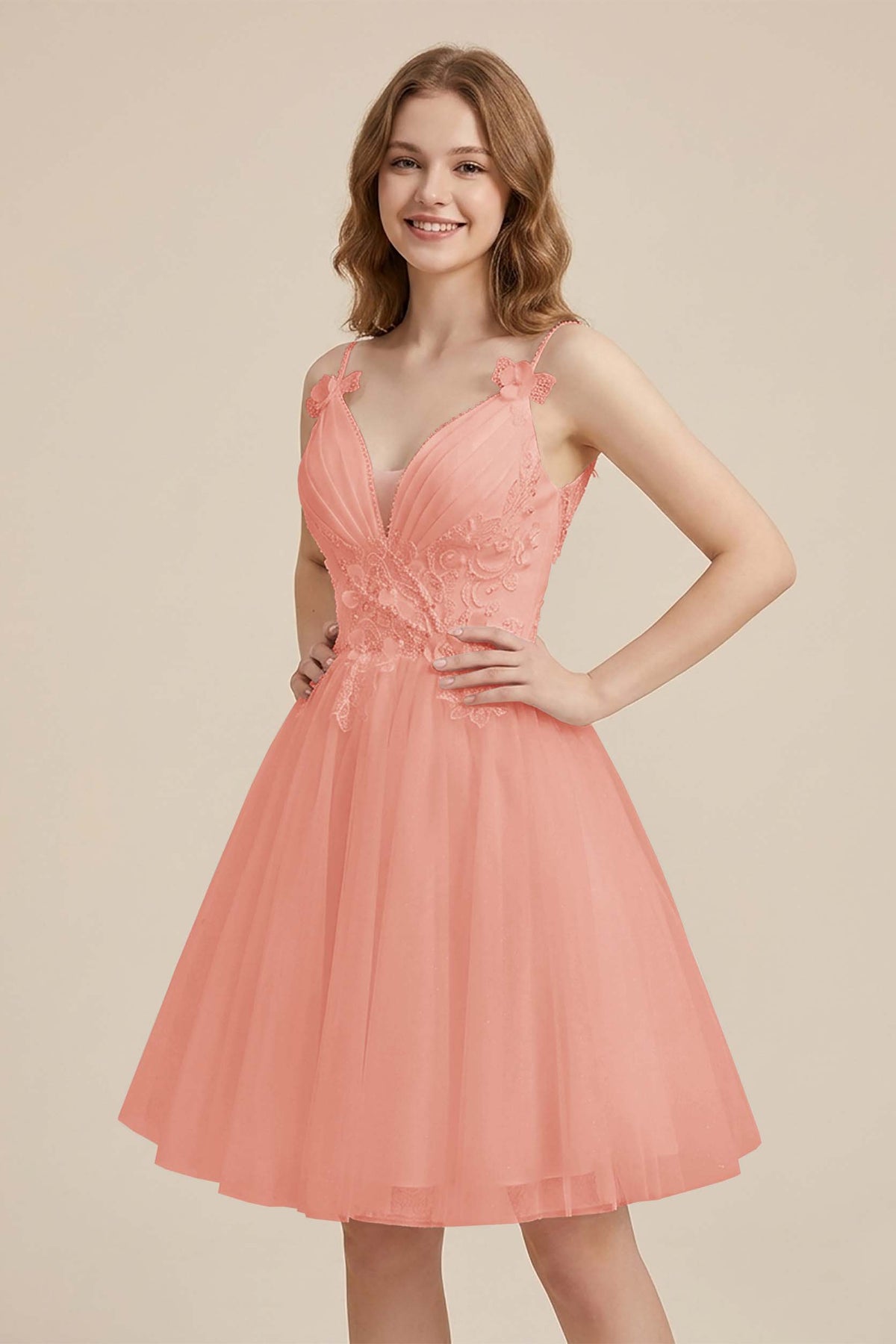 White Sweetheart V-Neck Floral Lace Appliques Tulle Homecoming Dresses