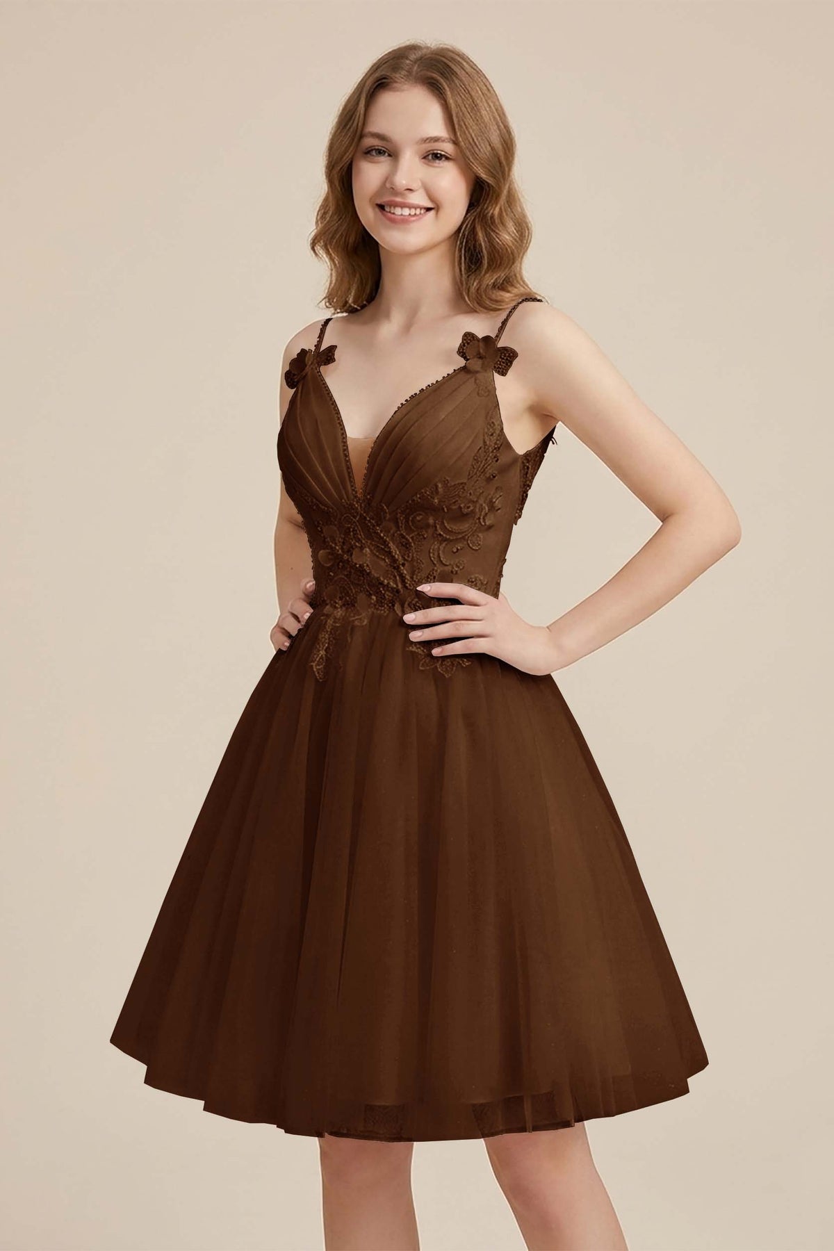White Sweetheart V-Neck Floral Lace Appliques Tulle Homecoming Dresses
