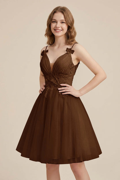 White Sweetheart V-Neck Floral Lace Appliques Tulle Homecoming Dresses
