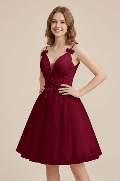 White Sweetheart V-Neck Floral Lace Appliques Tulle Homecoming Dresses