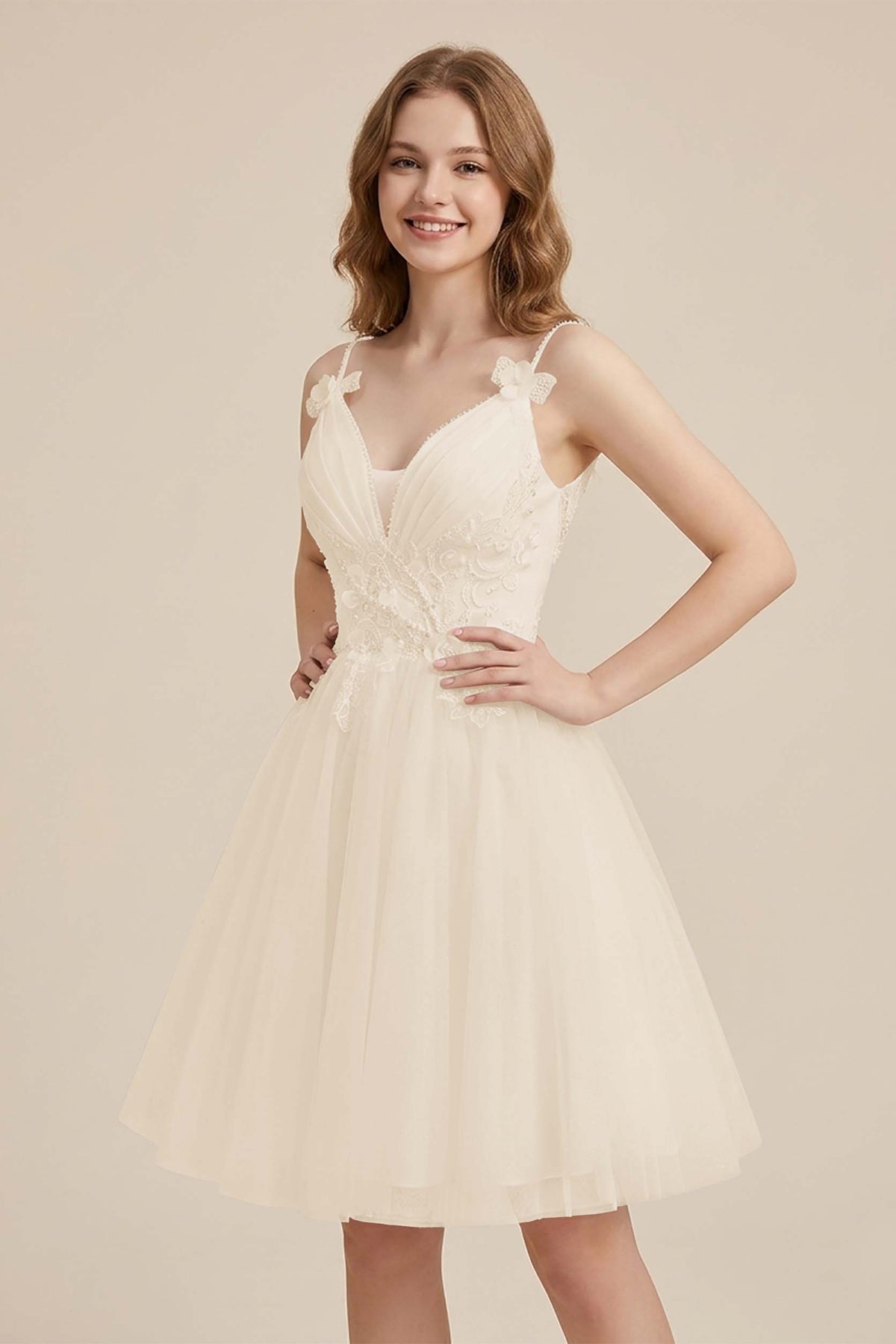 White Sweetheart V-Neck Floral Lace Appliques Tulle Homecoming Dresses