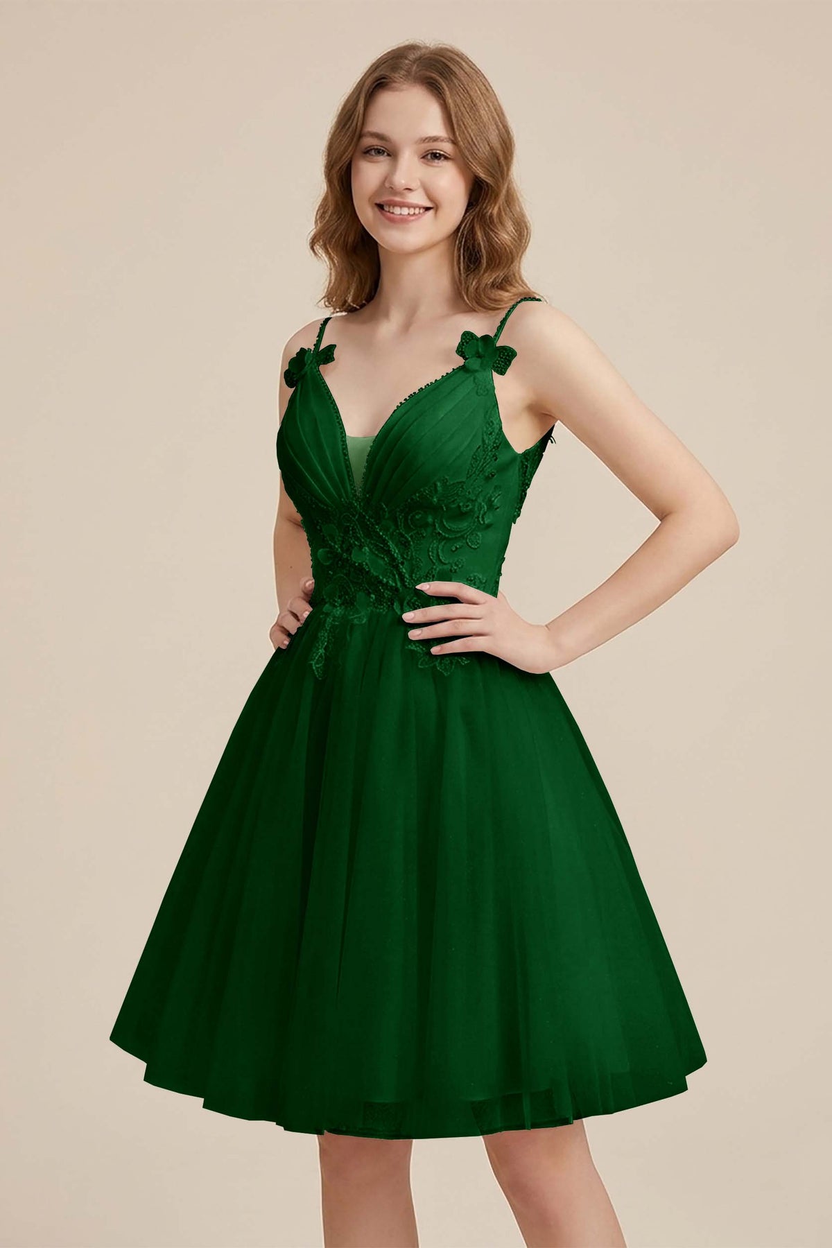 White Sweetheart V-Neck Floral Lace Appliques Tulle Homecoming Dresses