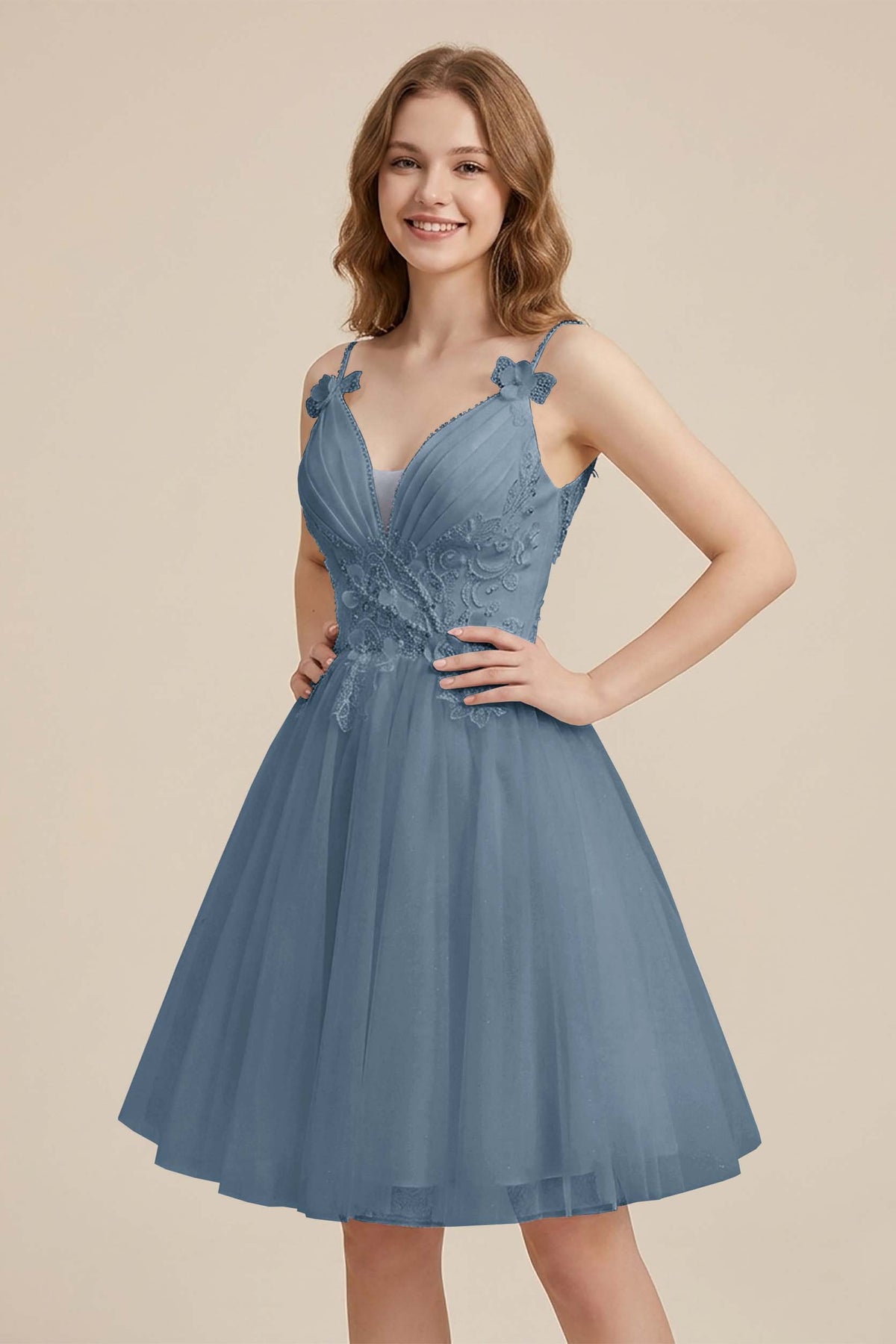 White Sweetheart V-Neck Floral Lace Appliques Tulle Homecoming Dresses
