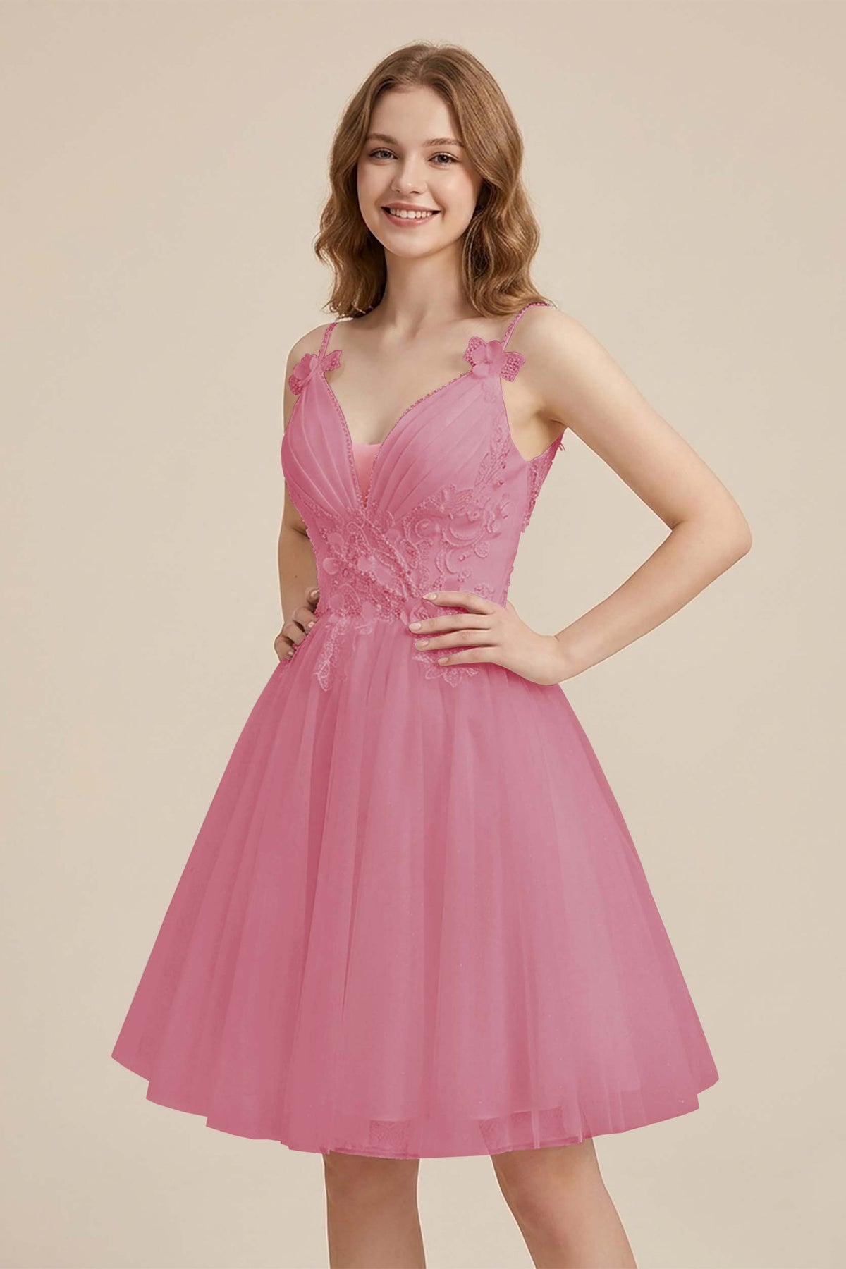 White Sweetheart V-Neck Floral Lace Appliques Tulle Homecoming Dresses