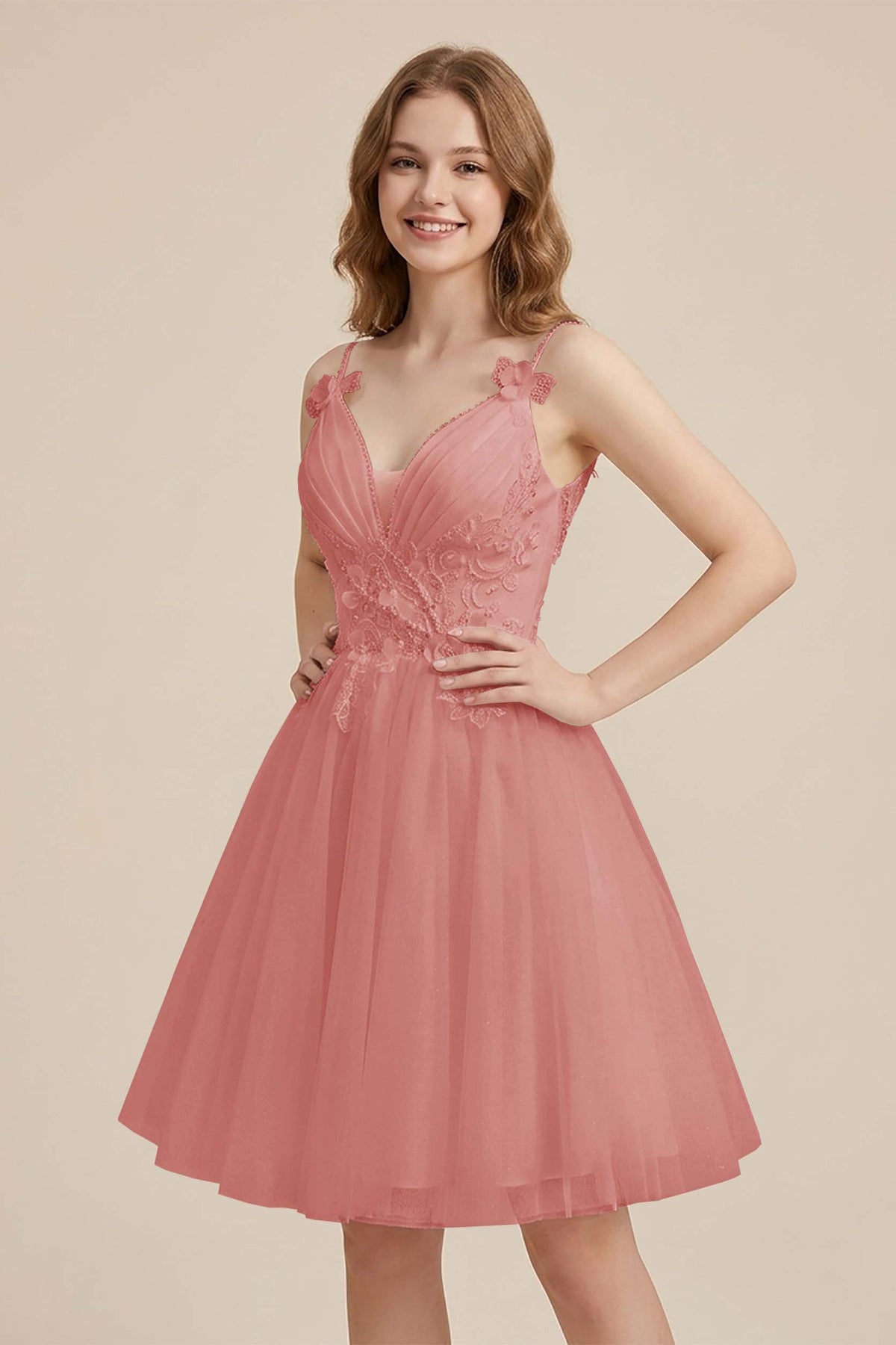 White Sweetheart V-Neck Floral Lace Appliques Tulle Homecoming Dresses