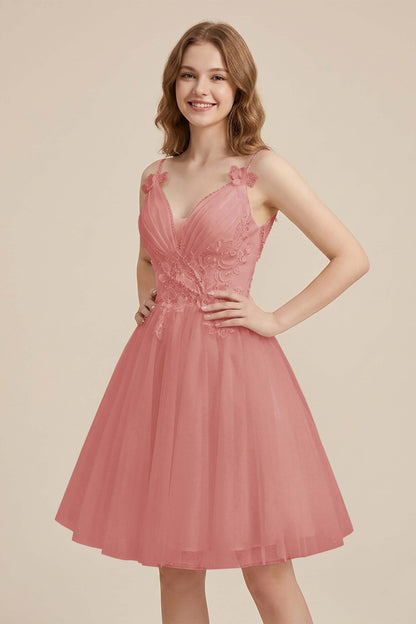 White Sweetheart V-Neck Floral Lace Appliques Tulle Homecoming Dresses