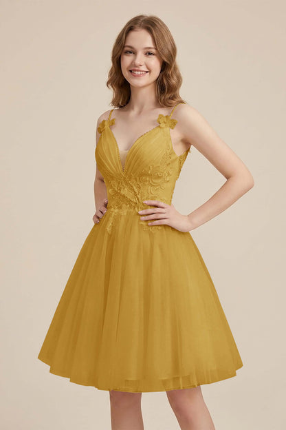White Sweetheart V-Neck Floral Lace Appliques Tulle Homecoming Dresses