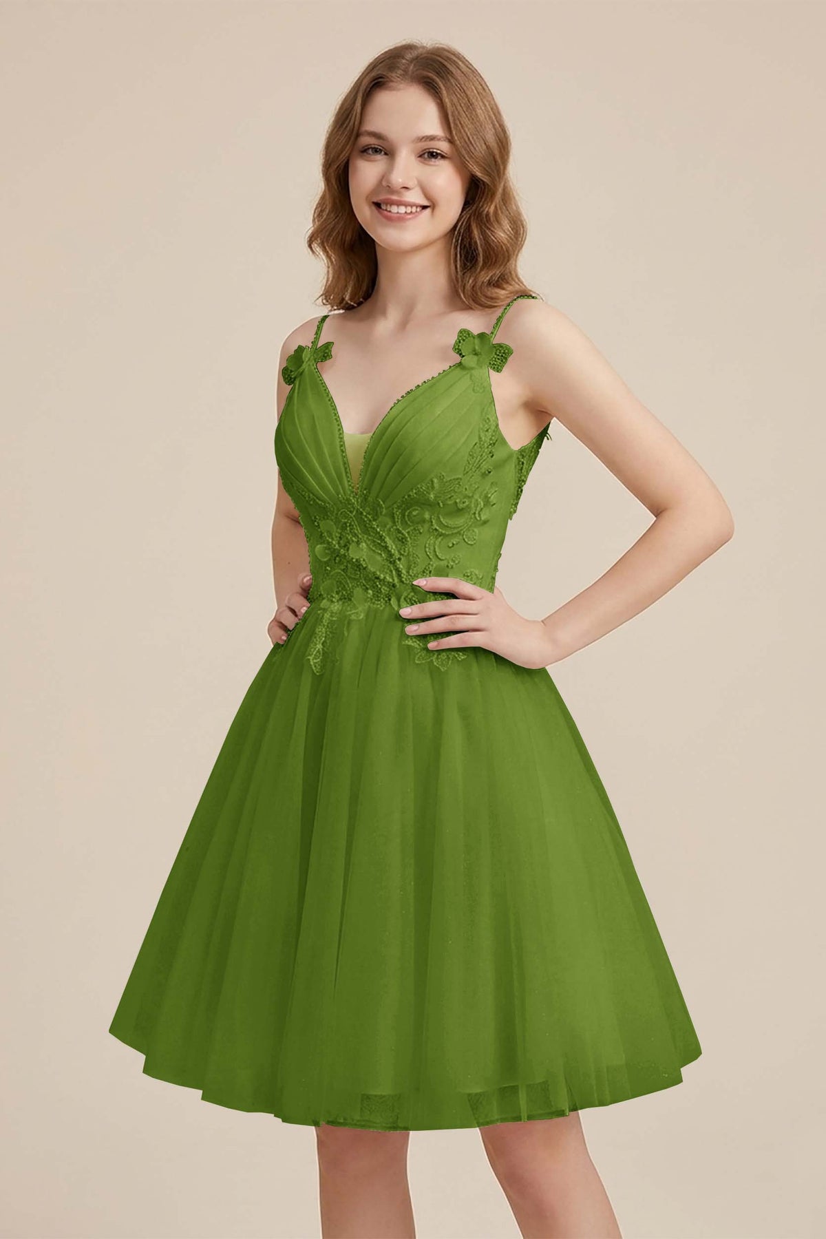 White Sweetheart V-Neck Floral Lace Appliques Tulle Homecoming Dresses