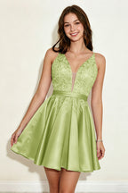 Lavender Spaghetti Straps Stretch Satin Homecoming Dresses with Appliques