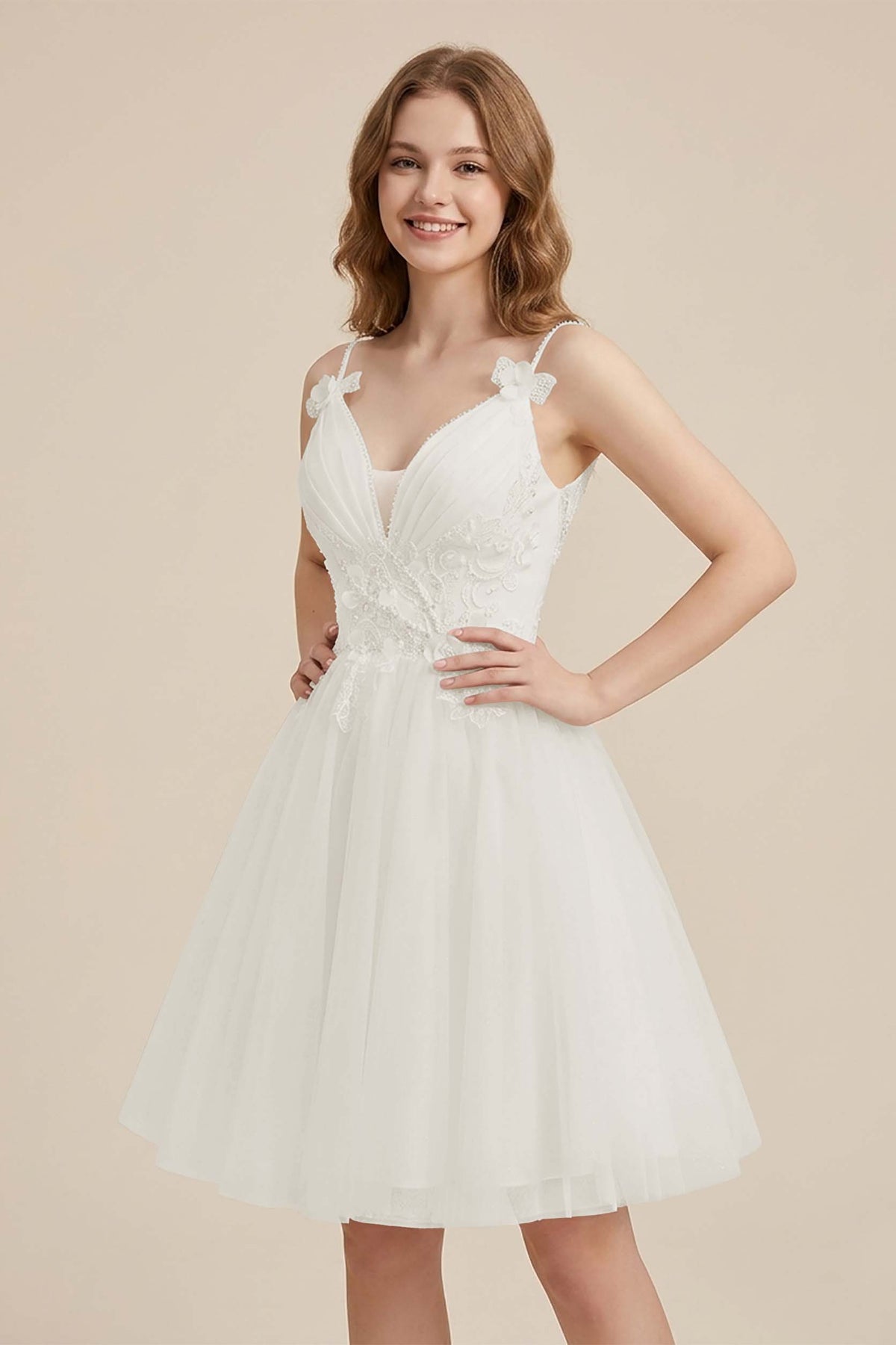 White Sweetheart V-Neck Floral Lace Appliques Tulle Homecoming Dresses