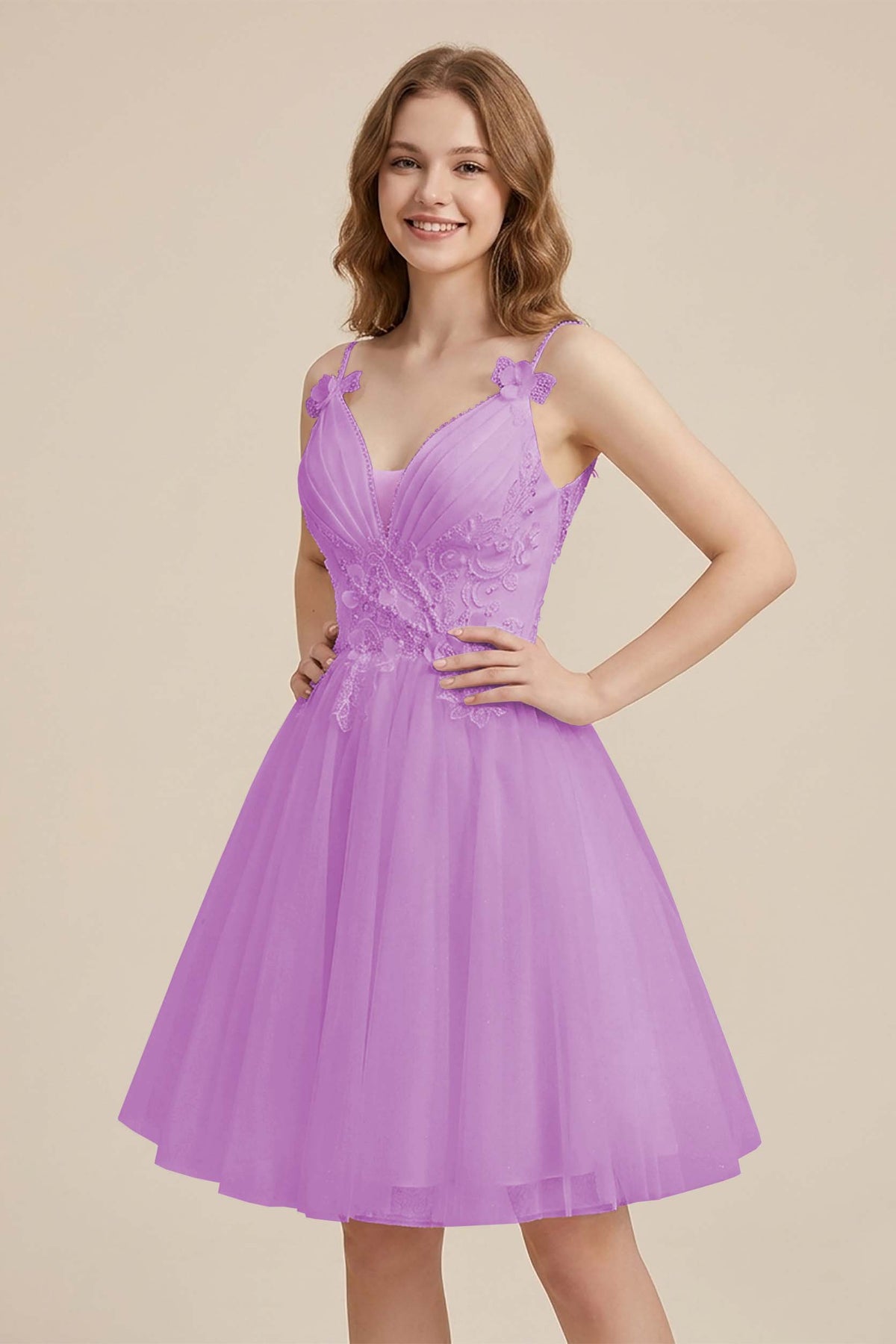 White Sweetheart V-Neck Floral Lace Appliques Tulle Homecoming Dresses