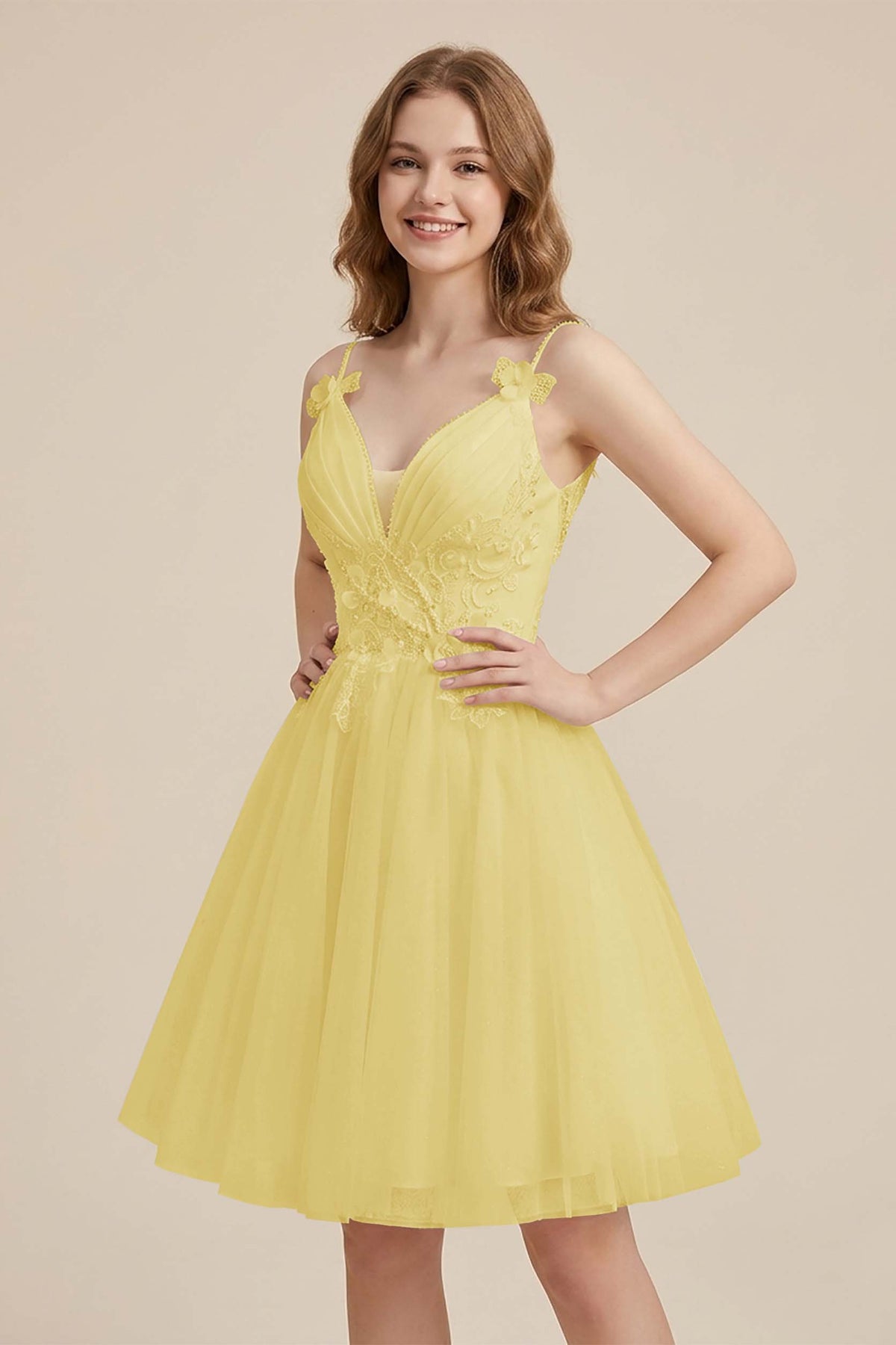 White Sweetheart V-Neck Floral Lace Appliques Tulle Homecoming Dresses