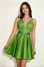 Lavender Spaghetti Straps Stretch Satin Homecoming Dresses with Appliques