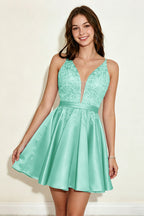 Lavender Spaghetti Straps Stretch Satin Homecoming Dresses with Appliques