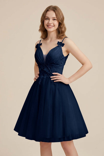 White Sweetheart V-Neck Floral Lace Appliques Tulle Homecoming Dresses
