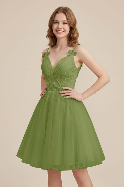 White Sweetheart V-Neck Floral Lace Appliques Tulle Homecoming Dresses