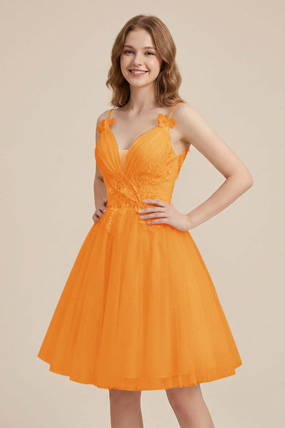 White Sweetheart V-Neck Floral Lace Appliques Tulle Homecoming Dresses