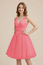 White Sweetheart V-Neck Floral Lace Appliques Tulle Homecoming Dresses