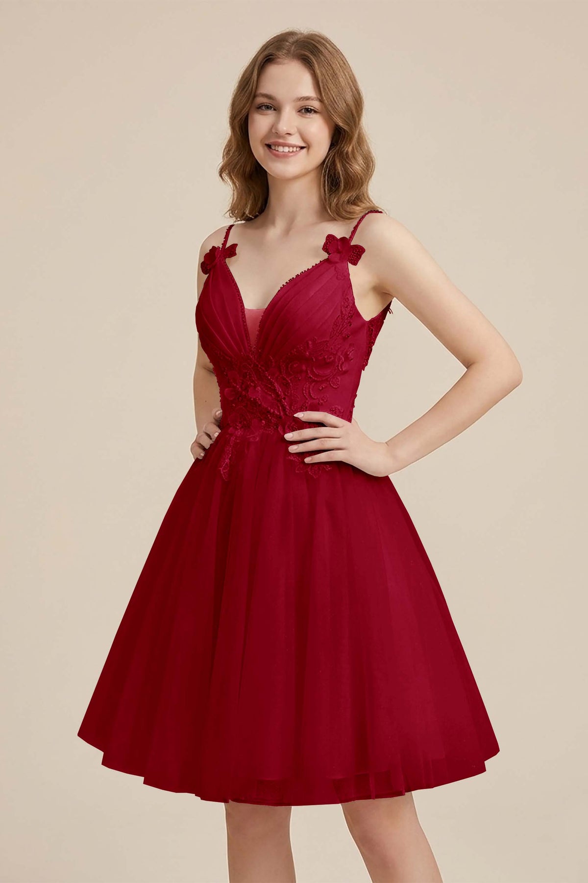White Sweetheart V-Neck Floral Lace Appliques Tulle Homecoming Dresses