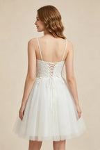 White Sweetheart V-Neck Floral Lace Appliques Tulle Homecoming Dresses