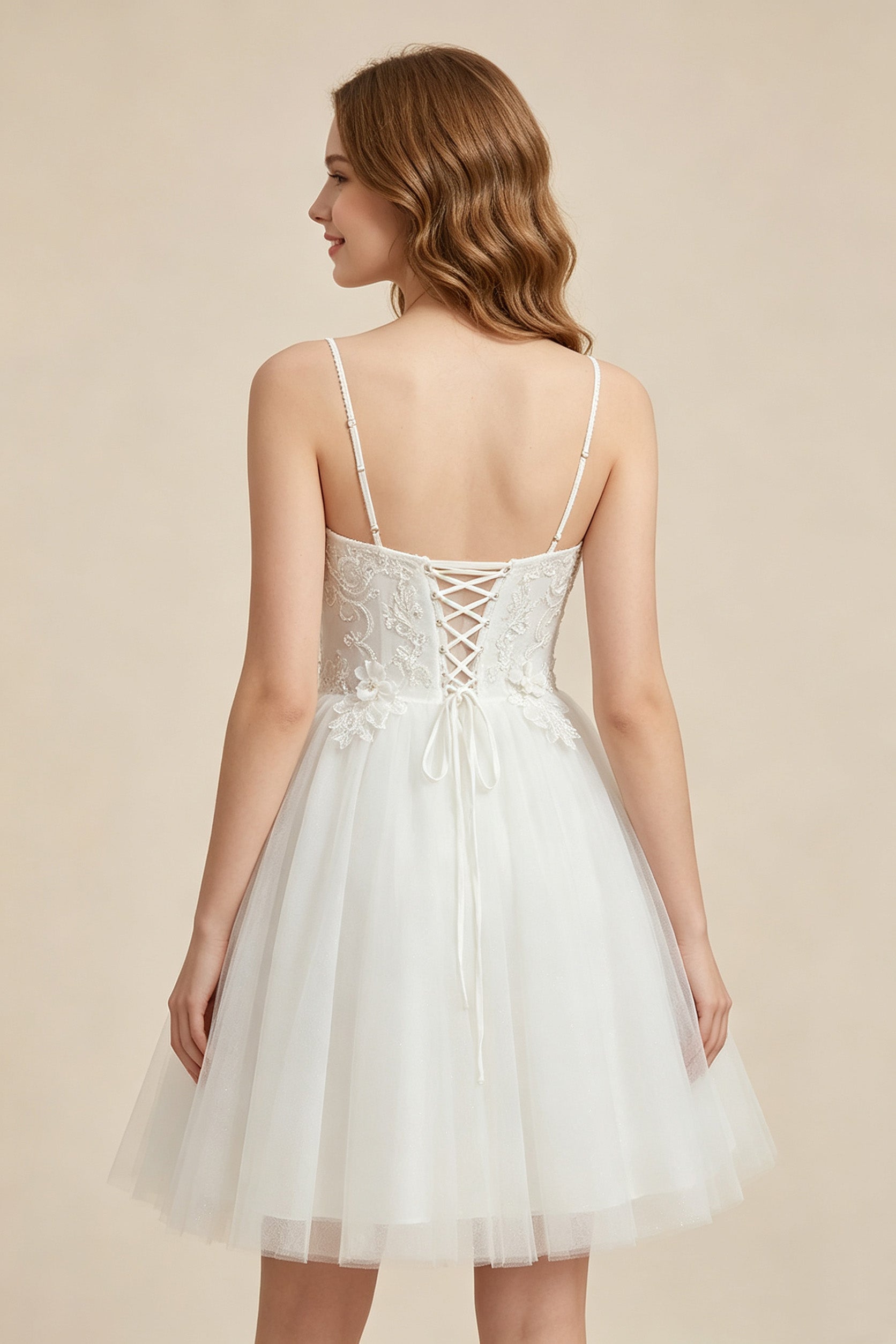 White Sweetheart V-Neck Floral Lace Appliques Tulle Homecoming Dresses