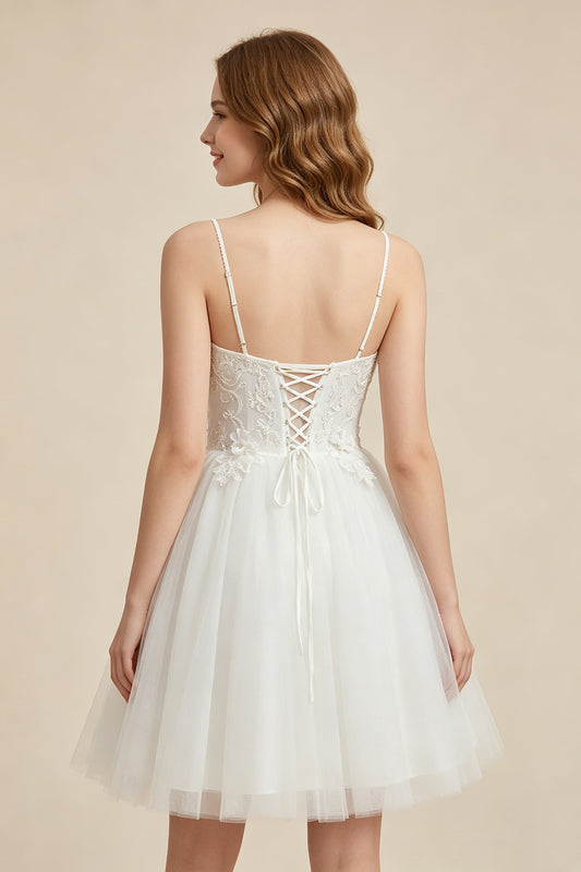 White Sweetheart V-Neck Floral Lace Appliques Tulle Homecoming Dresses